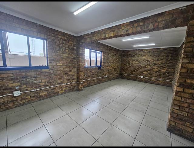 1,459M² WAREHOUSE TO LET IN ISANDO